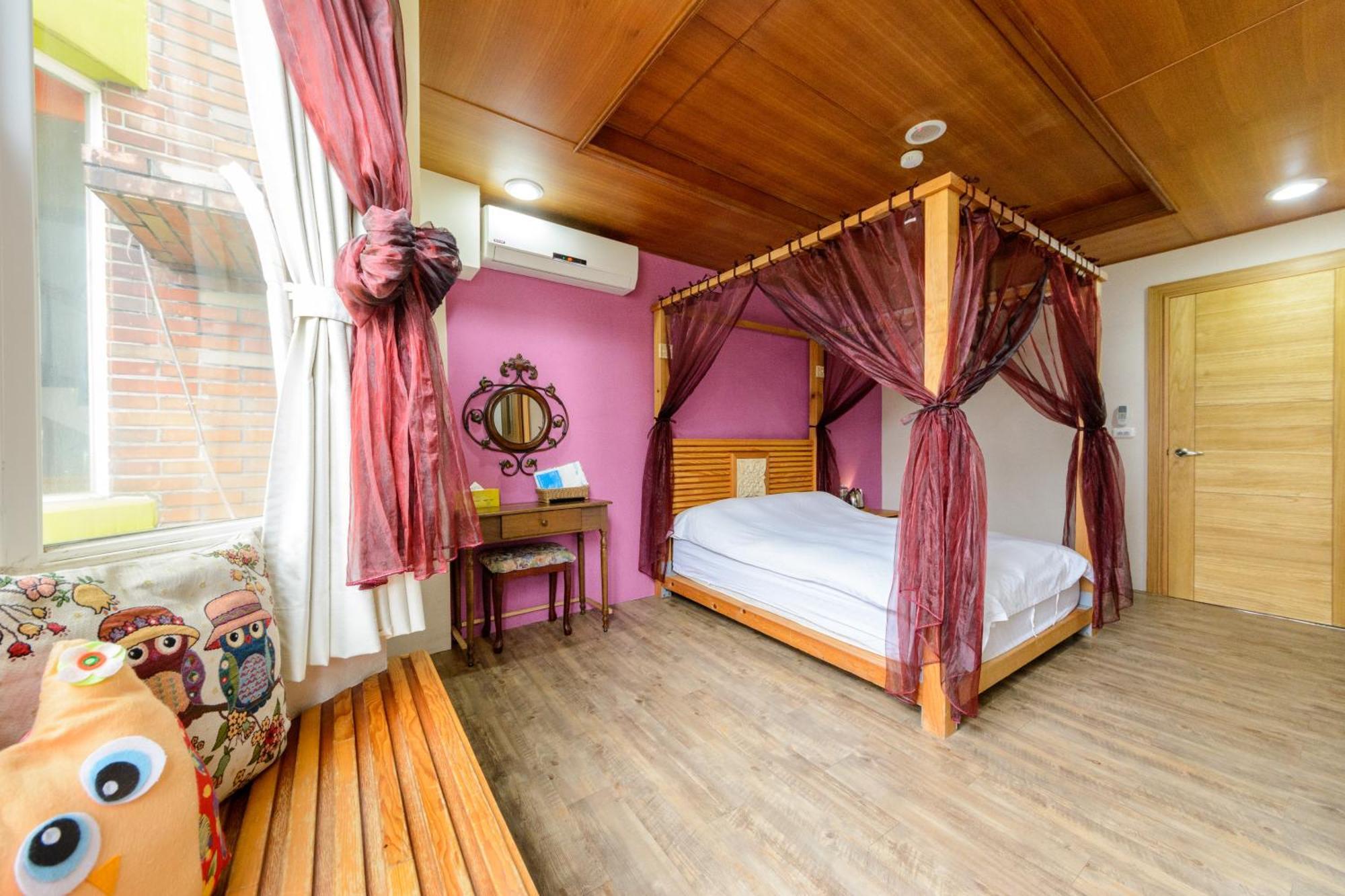Bed and Breakfast Owl Castle Хуалянь Номер фото